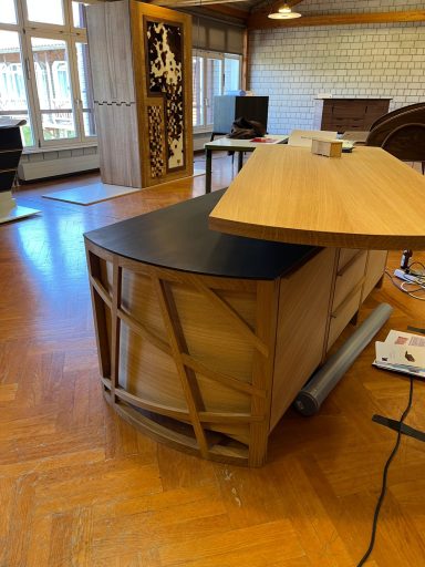 Sitz- und Steh-Arbeitsplatz